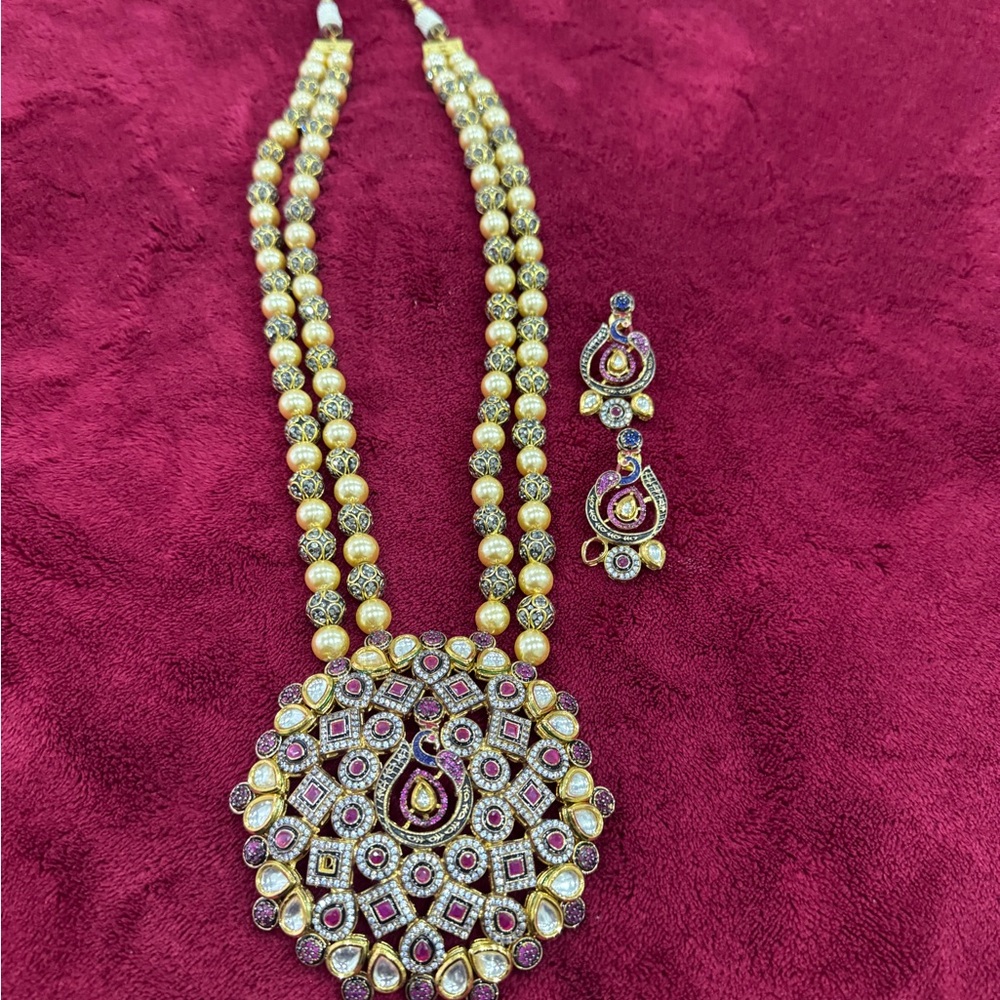 Elegant Gold and Pink Necklace Set